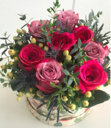 Caja floral de rosas variadas